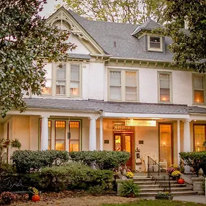 Magnolia House *** Hampton